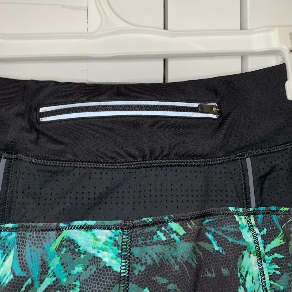 Athleta Green/Black Tropical Running Shorts Size XS - Picture 2 of 7
